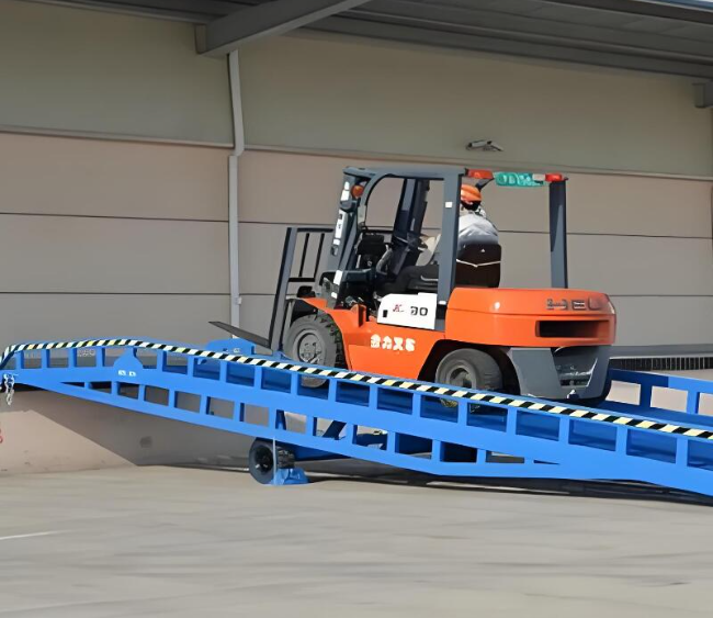大理移动式卸货平台（叉车用）